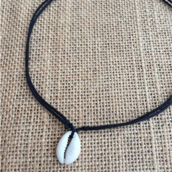 2/$25๐ LAST ONE ๐ฑ Shell Black Choker ๐ - Picture 2 of 3